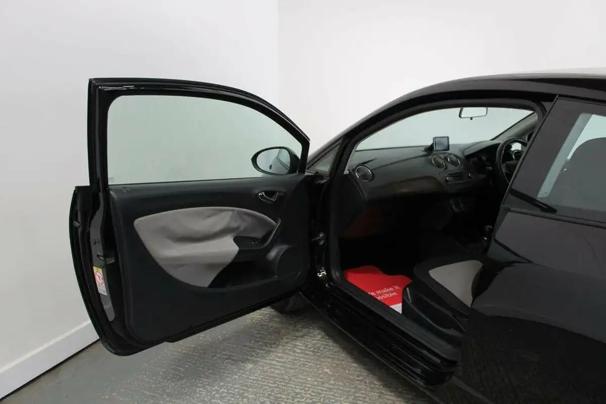 2015-seat-ibiza-14-se-sportcoupe-3d-big-22