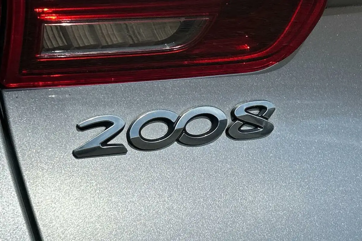 2017-peugeot-2008-suv-16bluehdi-allure-120bhp-ss-big-28