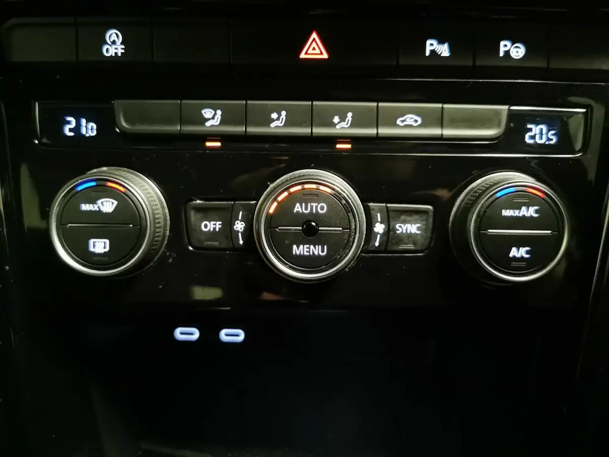 2021-volkswagen-t-roc-20tdi-black-edition-150ps-evo-big-25
