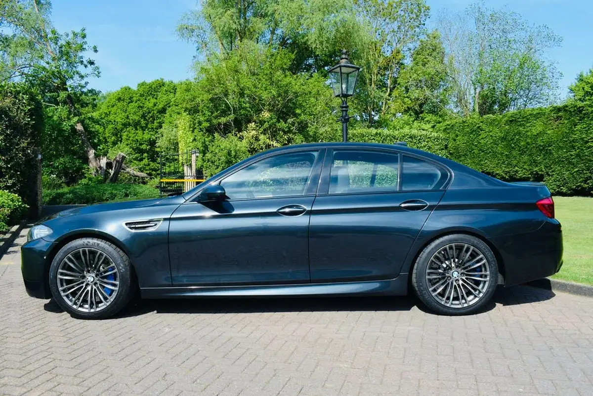 2014-bmw-5-series-44-m5-big-2