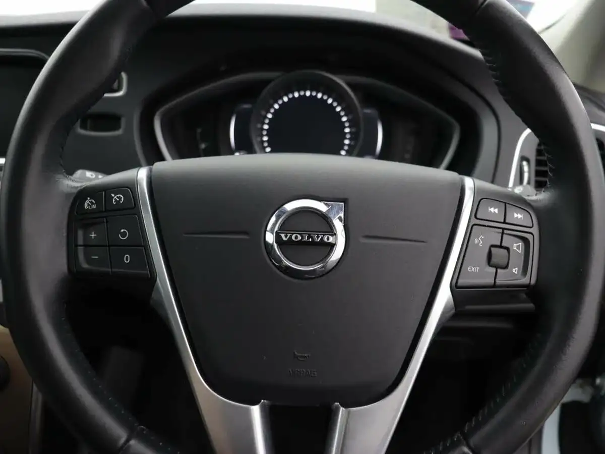 2017-volvo-v40-20td-d4-cross-country-pro-geartronic-big-32