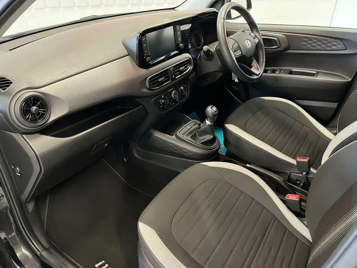 2021-hyundai-i10-10-se-connect-big-10