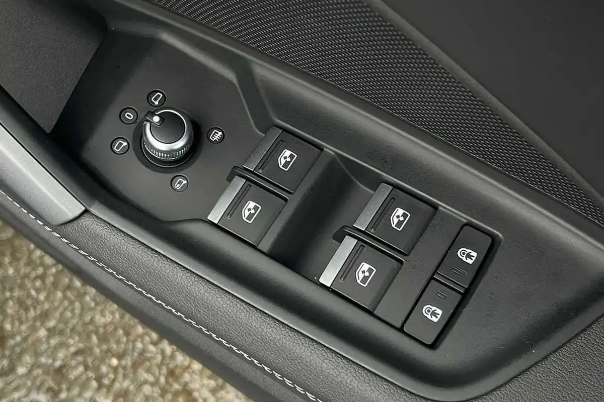2025-audi-a3-15-30-tfsi-s-line-saloon-4d-big-27