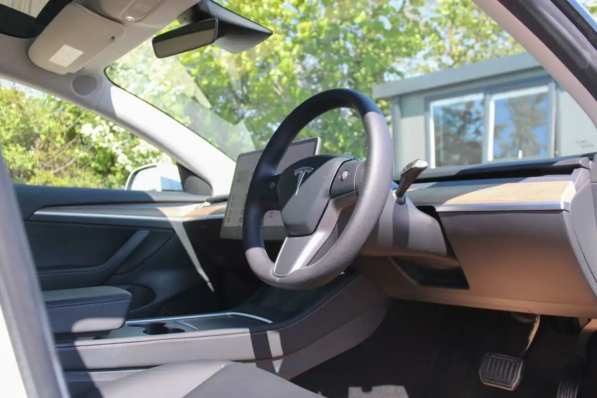 2021-tesla-model-3-e-standard-plus-big-4