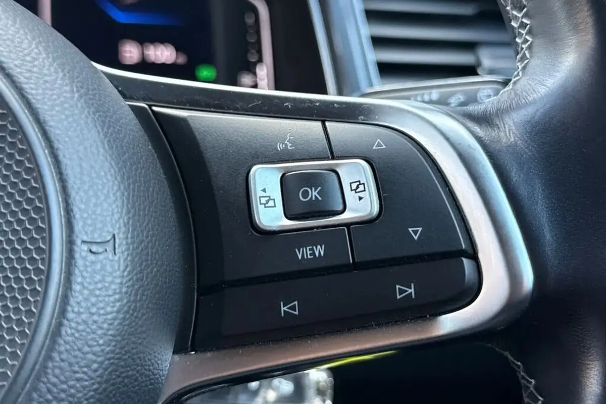 2019-volkswagen-t-roc-15-tsi-r-line-dsg-big-28