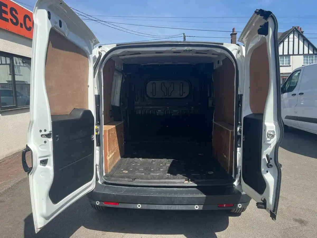2017-fiat-doblo-cargo-13td-l1h1-sx-big-26