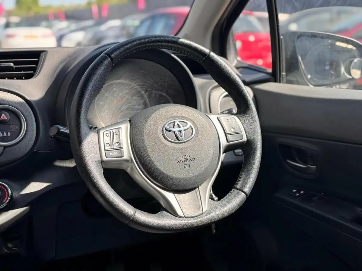 2013-toyota-yaris-133-tr-vvt-i-5d-big-41