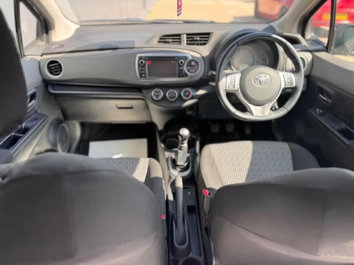 2013-toyota-yaris-133-tr-vvt-i-5d-big-13