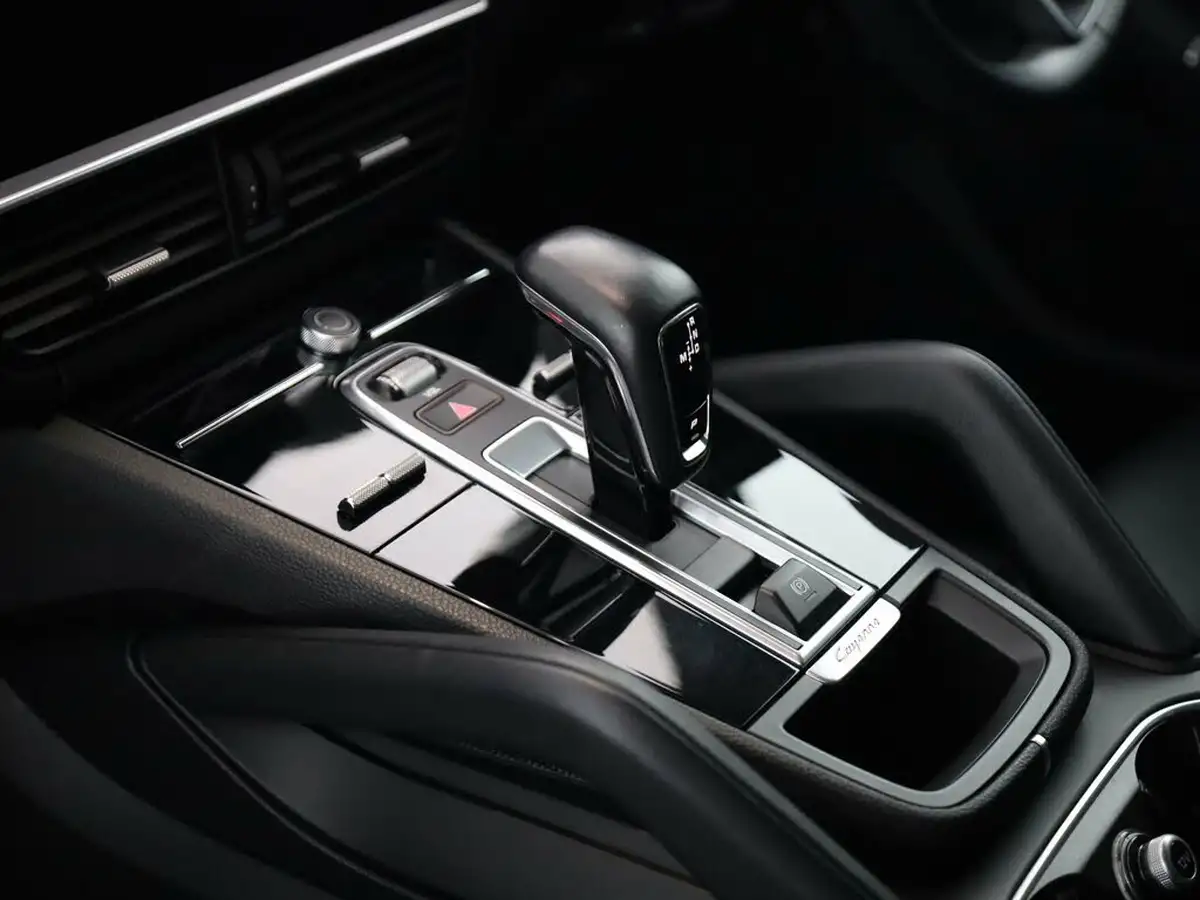 2025-porsche-macan-e-4-electric-big-15