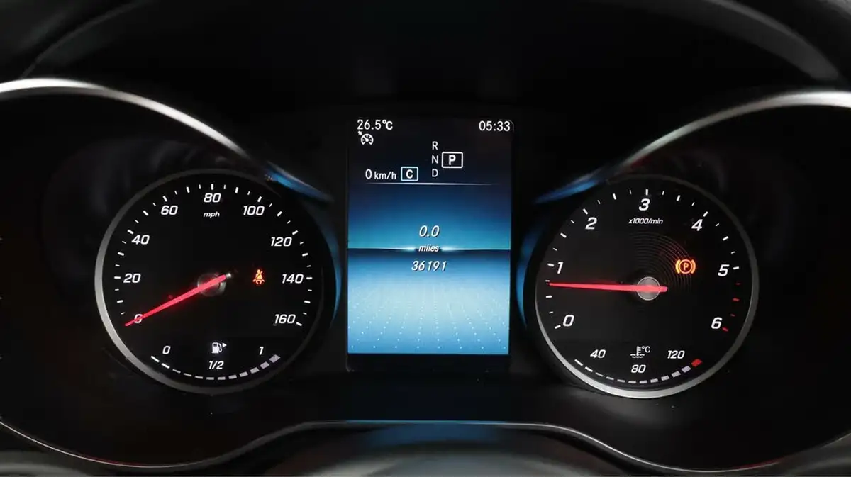 2021-mercedes-benz-glc-class-20d-glc220d-amg-line-station-wagon-5d-1950cc-4matic-plus-big-10