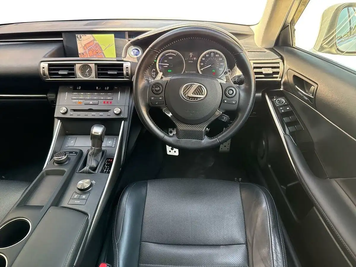 2015-lexus-is-300h-25-executive-edition-big-11