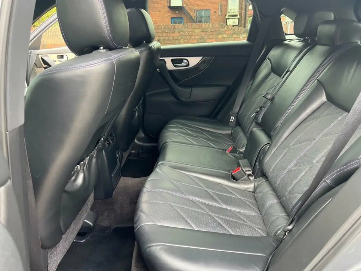 2016-infiniti-qx70-30td-ultimate-big-13