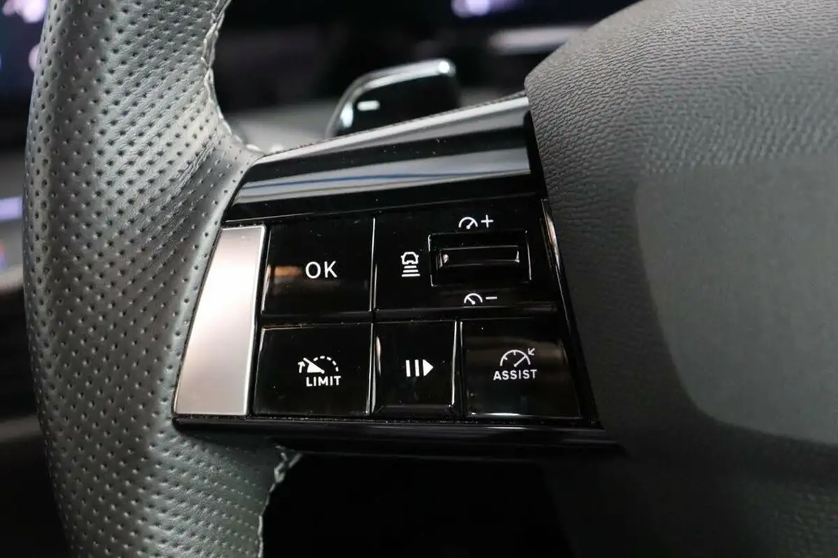 2022-vauxhall-astra-12-turbo-ultimate-auto-big-23