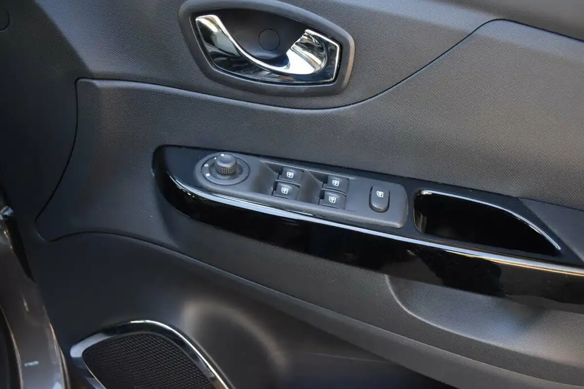 2015-renault-captur-09-dynamique-big-24