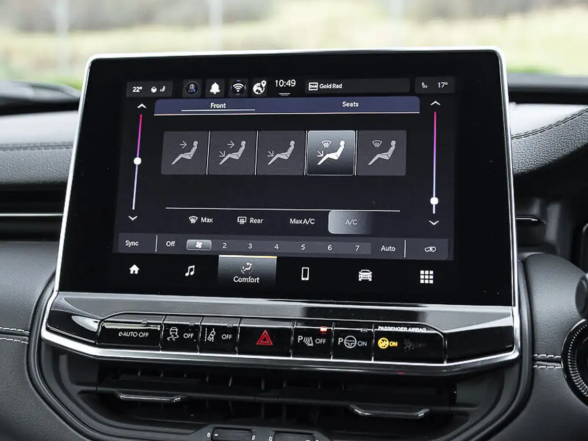 2024-jeep-compass-15-altitude-big-11