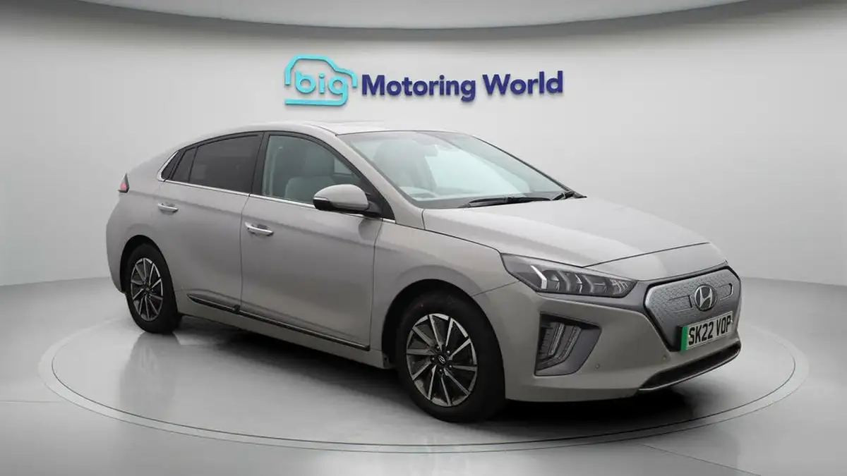 2022-hyundai-ioniq-e-premium-se-electric-big-1