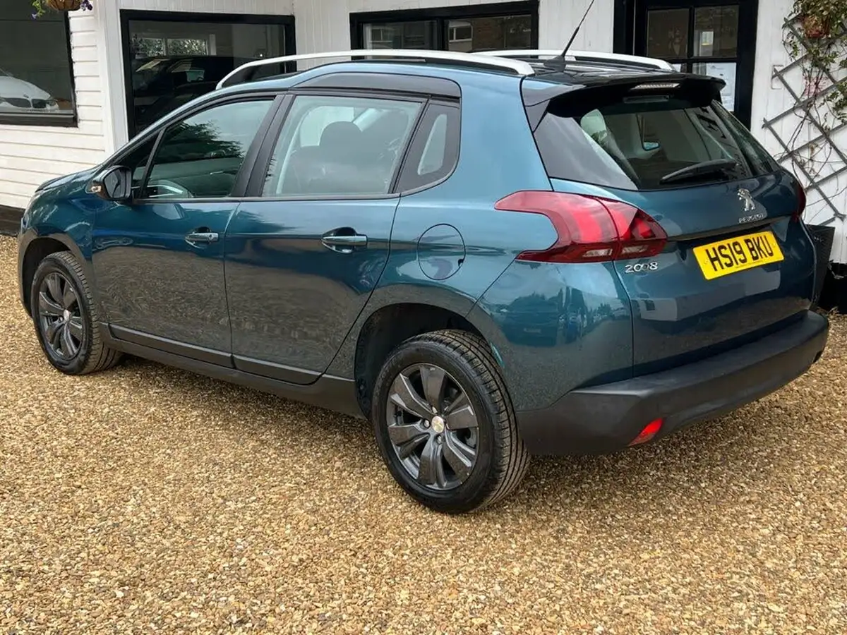 2019-peugeot-2008-suv-12-puretech-active-110bhp-eat6-big-13