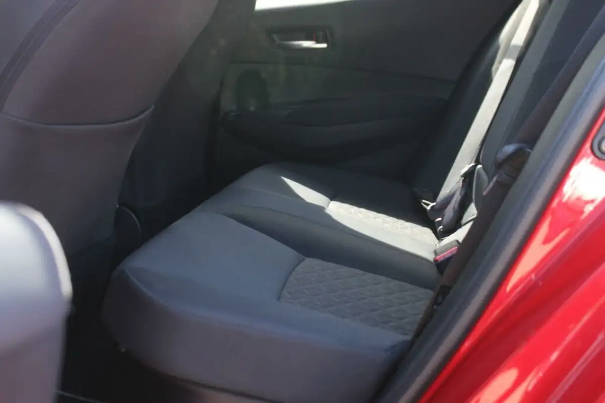 2019-toyota-corolla-18-vvt-i-design-trk-hatchback-5d-big-15