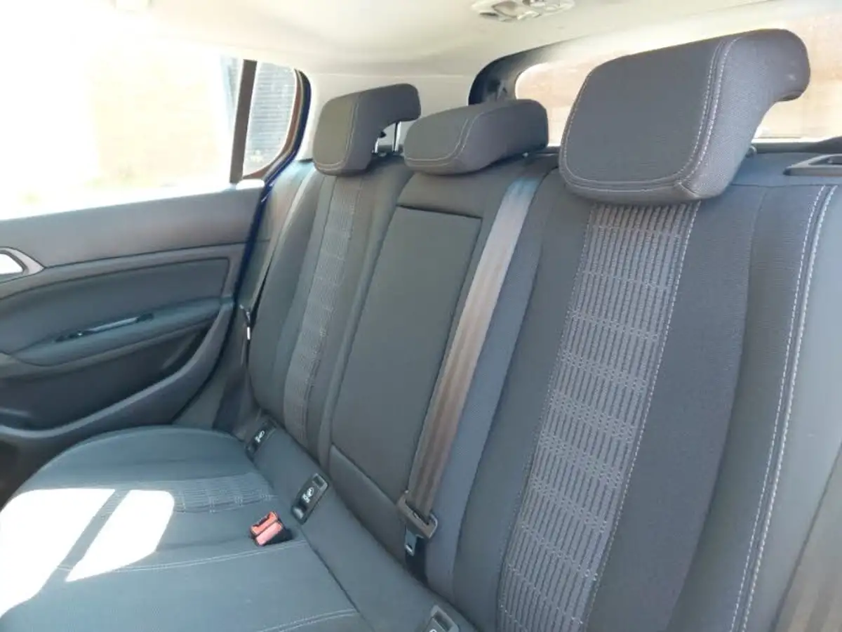 2019-peugeot-308-12-puretech-allure-130bhp-big-5
