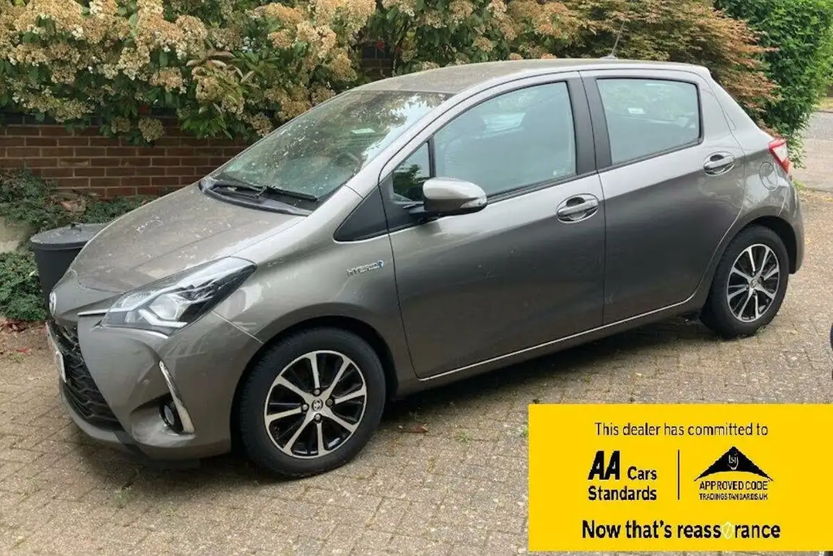 2018-toyota-yaris-15-vvt-i-icon-tech-98bhp-hybrid-1497cc-e-cvt-big-1
