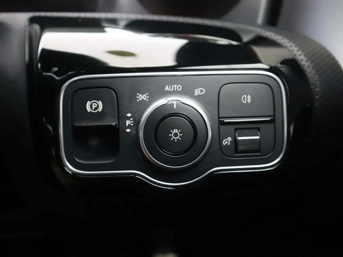 2022-mercedes-benz-a-class-13-a180-amg-line-executive-edition-saloon-4d-7g-dct-big-33