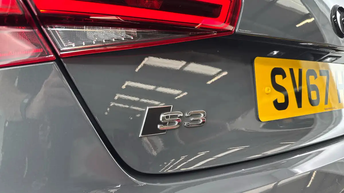 2017-audi-s3-20-tfsi-quattro-black-edition-hatchback-3d-s-tronic-big-31