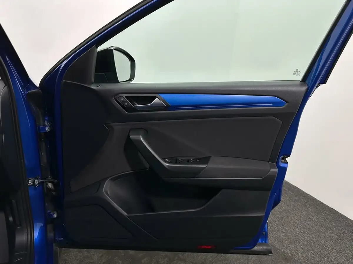 2020-volkswagen-t-roc-10-tsi-design-115ps-hatchback-5d-big-30
