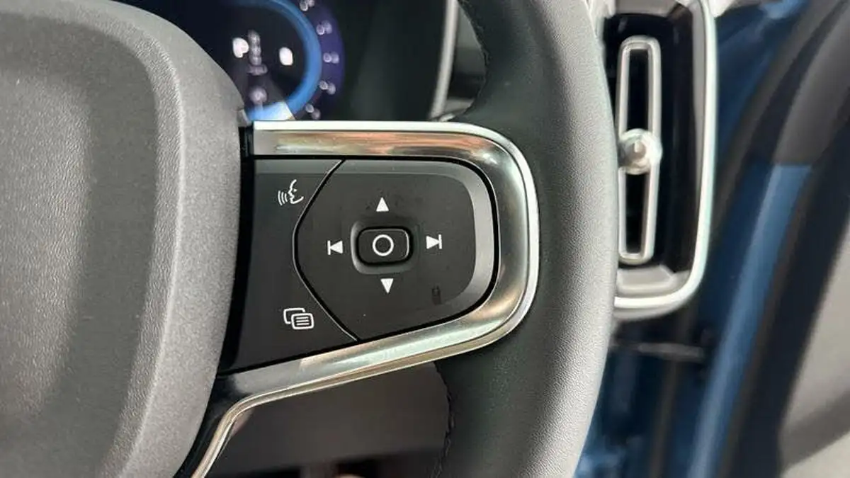 2022-volvo-xc40-20-b4-plus-awd-big-20