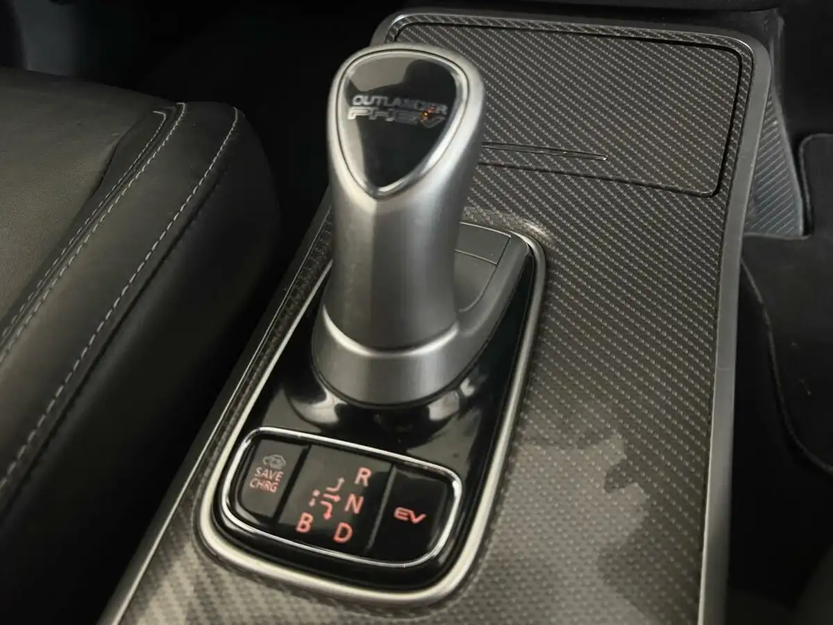2021-mitsubishi-outlander-24-dynamic-safety-phev-big-11