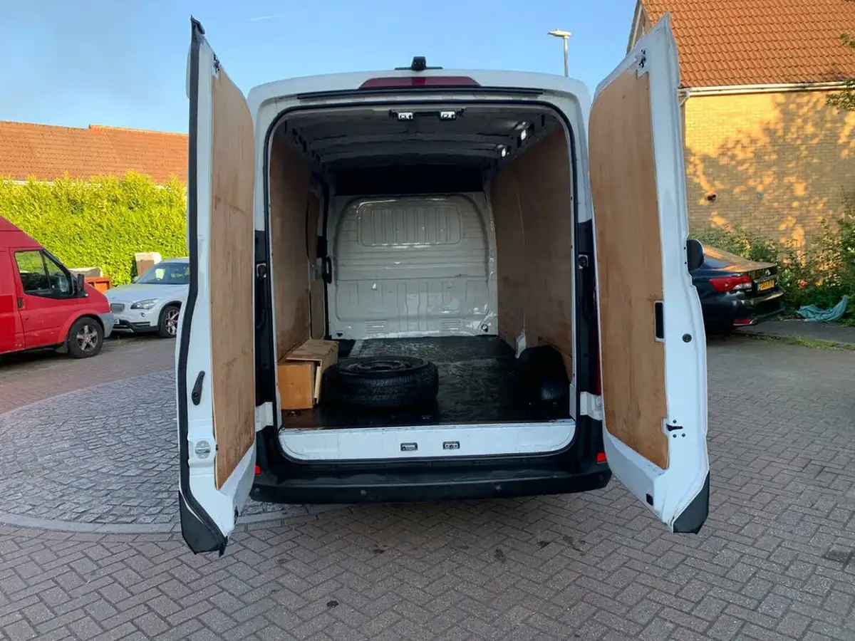 2022-maxus-e-deliver-9-e-lh-515kwh-big-13