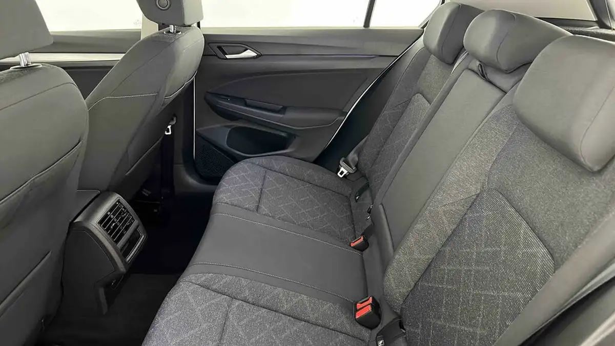 2020-volkswagen-golf-15-tsi-life-150ps-hatchback-big-10