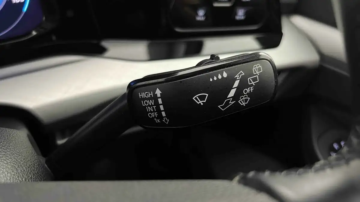 2020-volkswagen-golf-15-tsi-life-150ps-hatchback-big-34