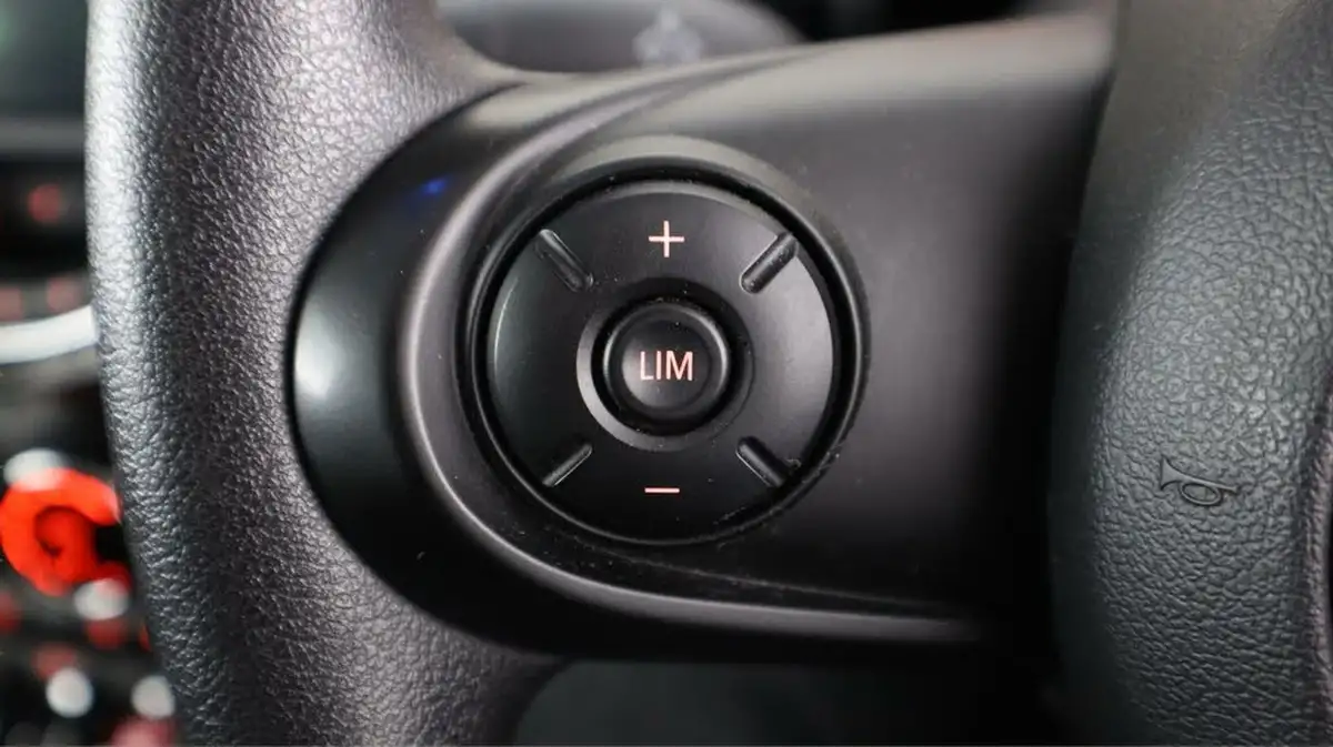 2019-mini-cooper-15-cooper-classic-hatchback-3d-big-21