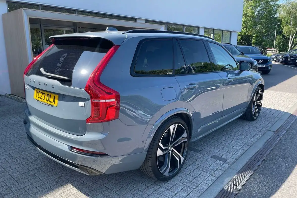 2023-volvo-xc90-20-t8-ultimate-dark-big-8