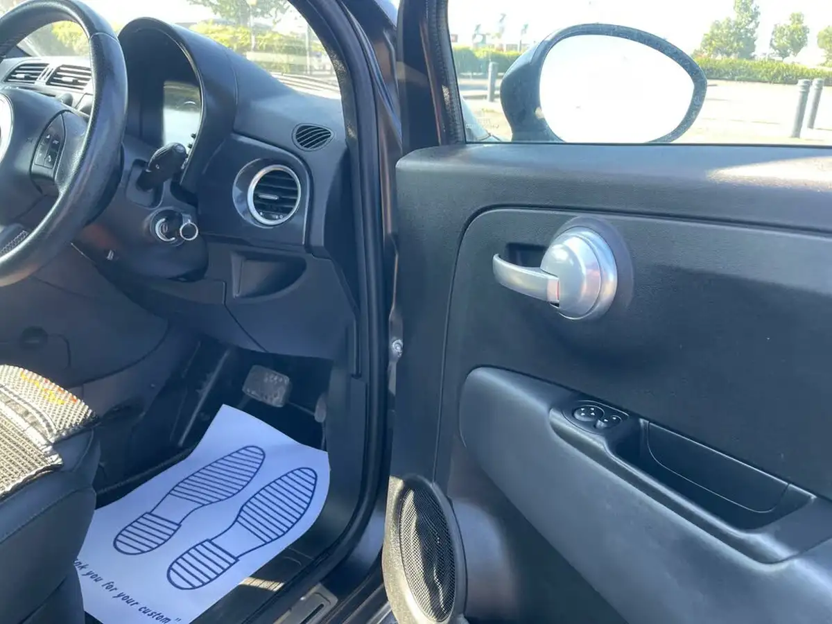 2011-fiat-500-09-matt-black-dualogic-big-17