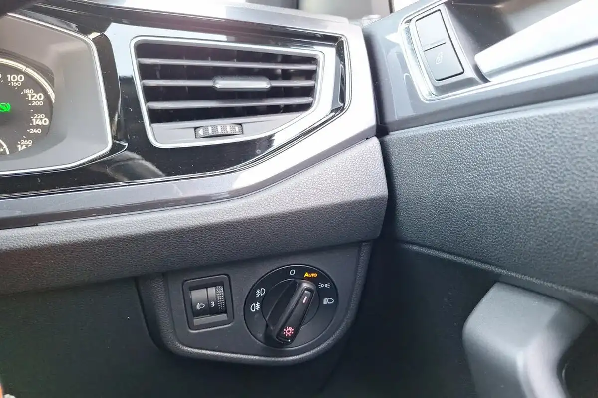 2021-volkswagen-polo-10-tsi-r-line-110ps-dsg-big-33