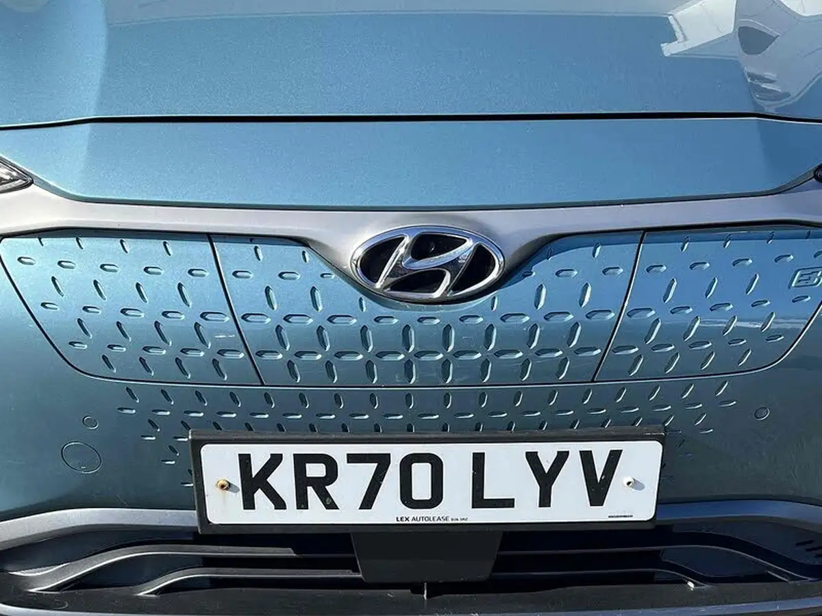 2020-hyundai-kona-e-premium-204ps-big-19