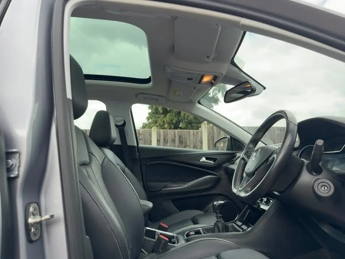 2020-vauxhall-grandland-x-12-elite-nav-big-21