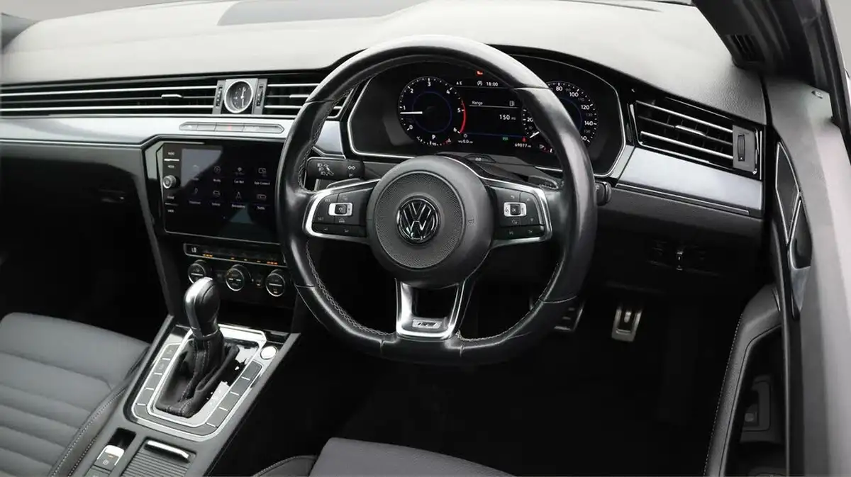 2018-volkswagen-passat-20tdi-r-line-150ps-ss-estate-5d-dsg-big-8