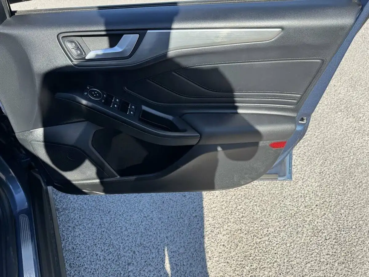2020-ford-focus-10t-titanium-hatchback-auto-big-46