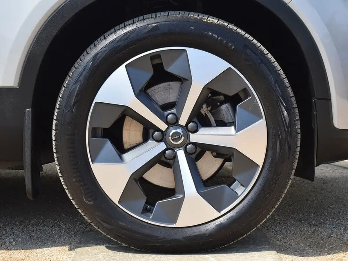 2022-volvo-xc40-20-b4-plus-awd-big-31