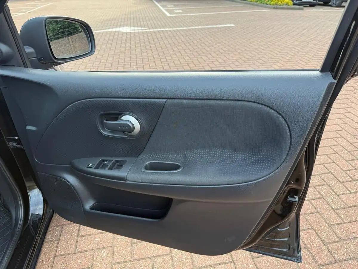 2011-nissan-note-16-tekna-auto-big-25