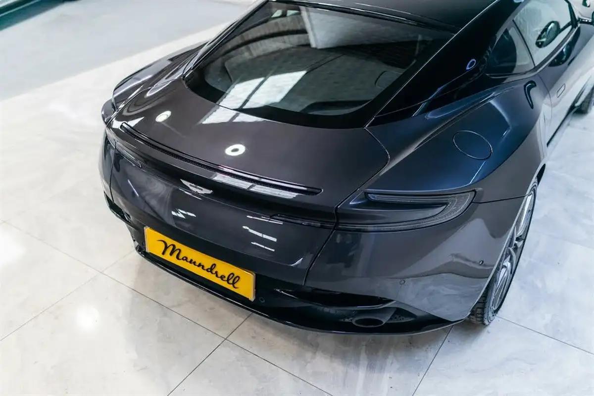 2017-aston-martin-db11-52-v12-big-18