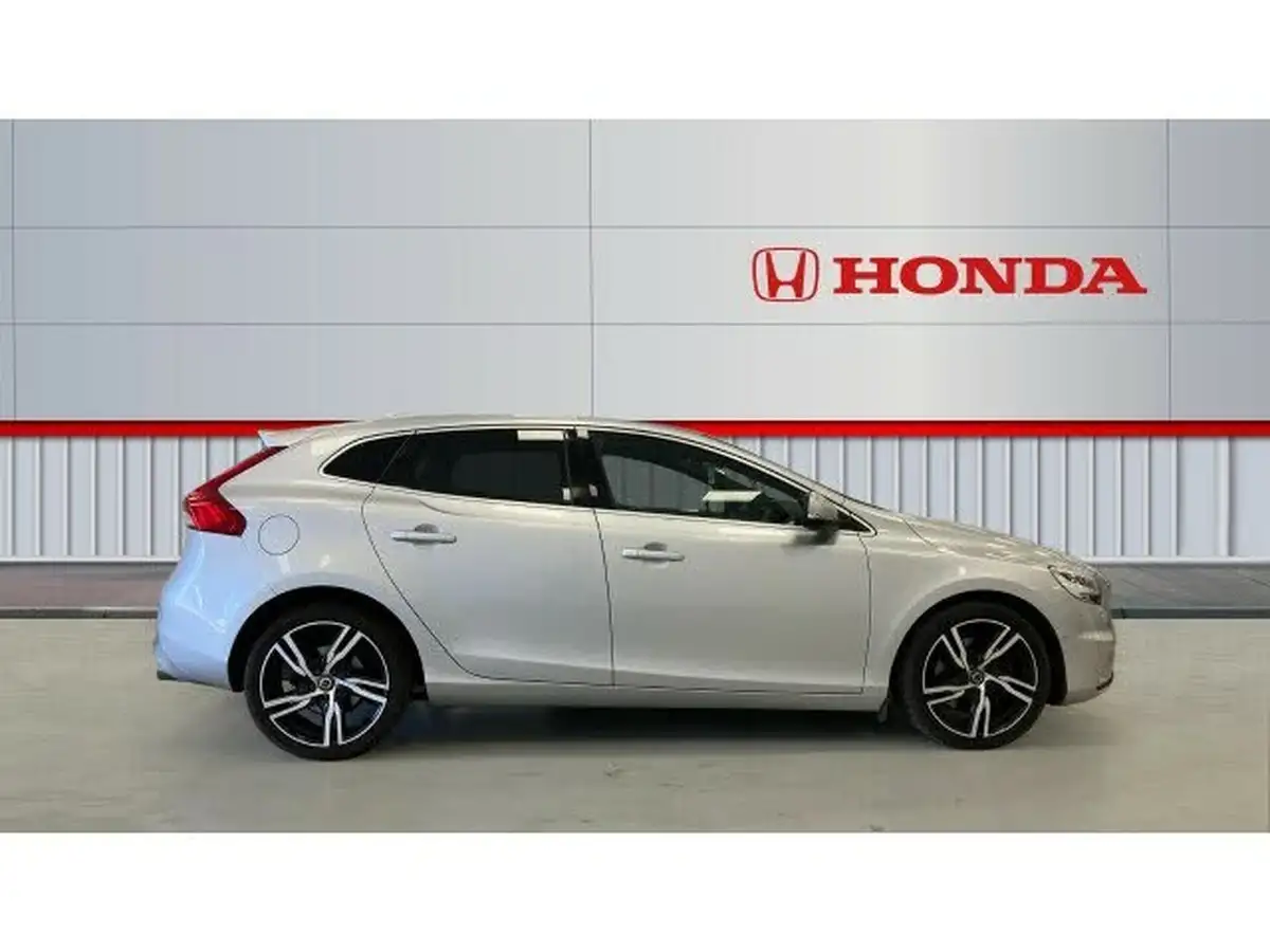 2018-volvo-v40-20td-d3-r-design-pro-geartronic-big-4