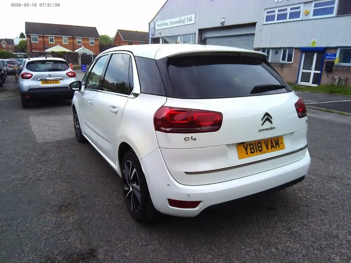 2018-citroen-c4-picasso-16bluehdi-flair-eat6-big-3