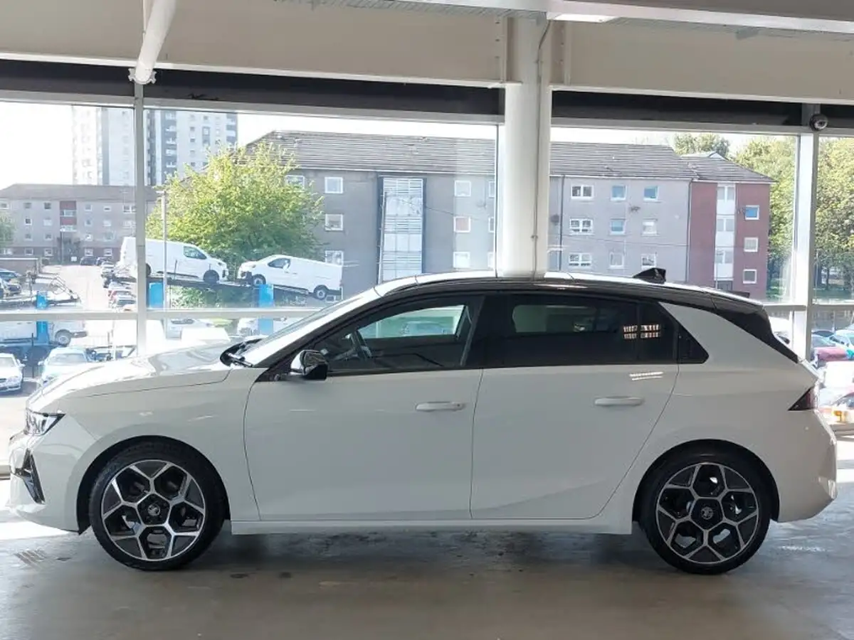 2024-vauxhall-astra-12-turbo-ultimate-130ps-hatchback-big-3
