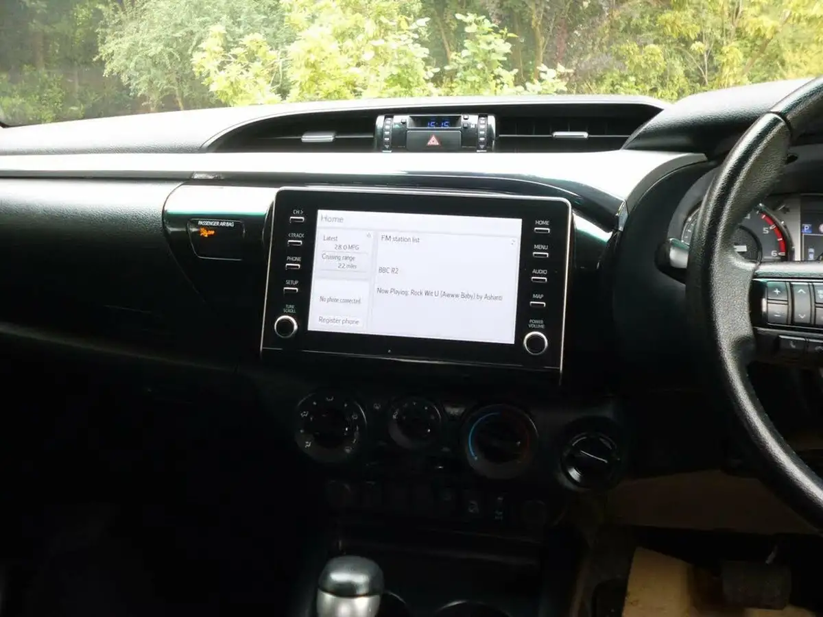 2021-toyota-hi-lux-24d-4d-icon-150hpeu6dt-e-auto-big-32