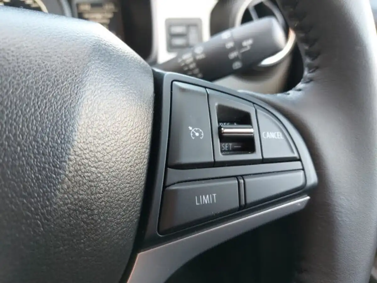 2023-suzuki-ignis-12-dualjet-sz5-big-16