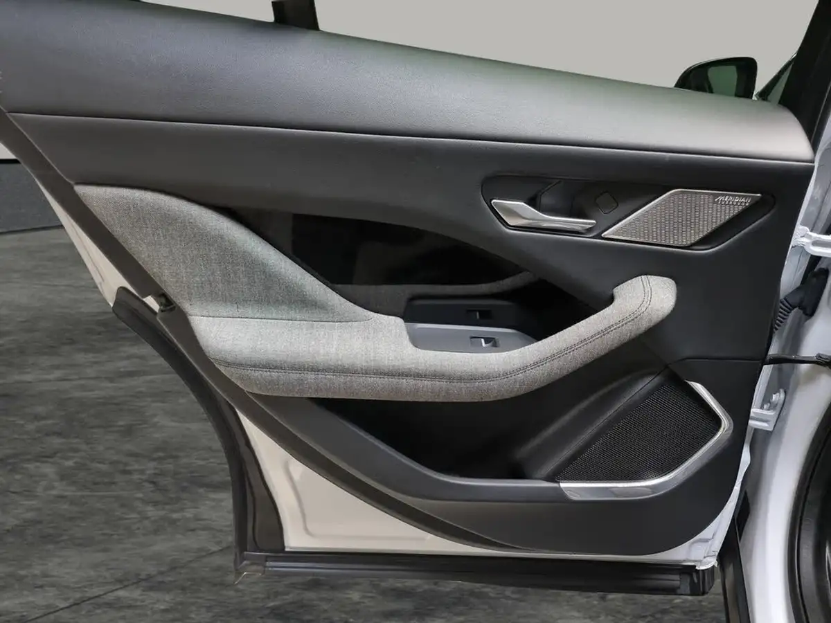 2021-jaguar-i-pace-ev400-hse-big-40