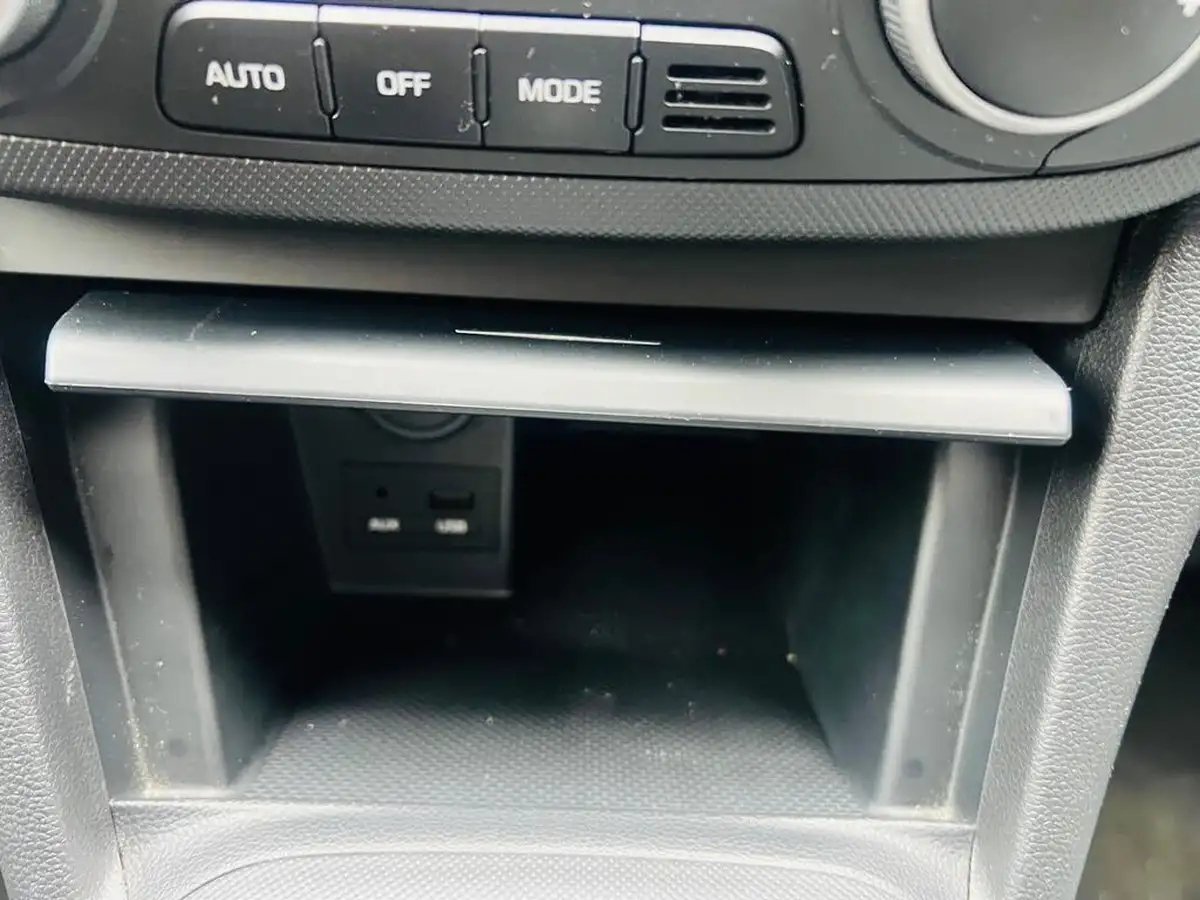 2017-hyundai-i10-10-premium-big-50